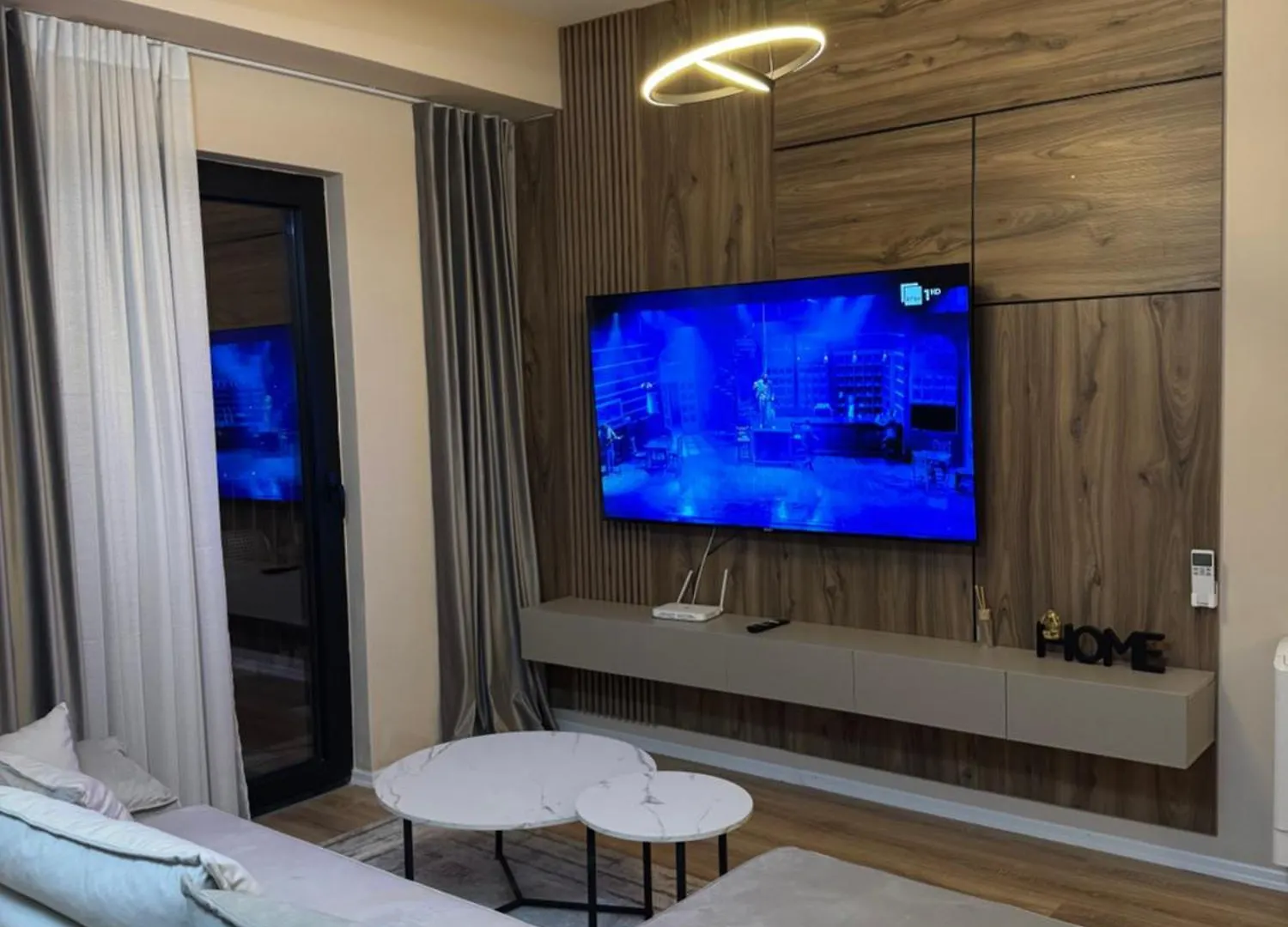 아파트 Orestiada Luxury Apartament 티라나